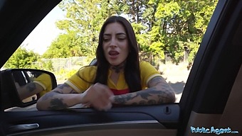 Public Agent’s Naughty Scene With A Pizza Delivery Girl In The Restaurant Bathroom